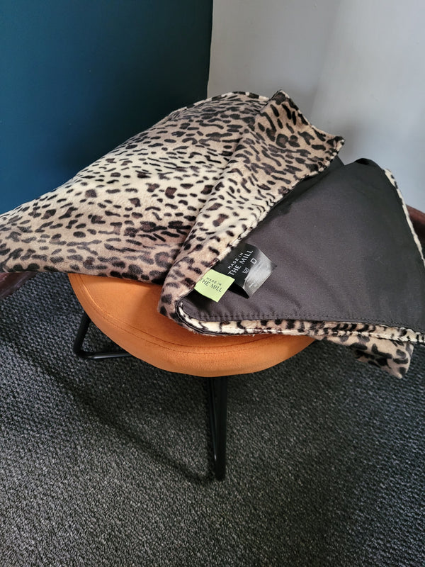 Water Resistant Cosy Fleece Blanket – Grey Cheetah Print