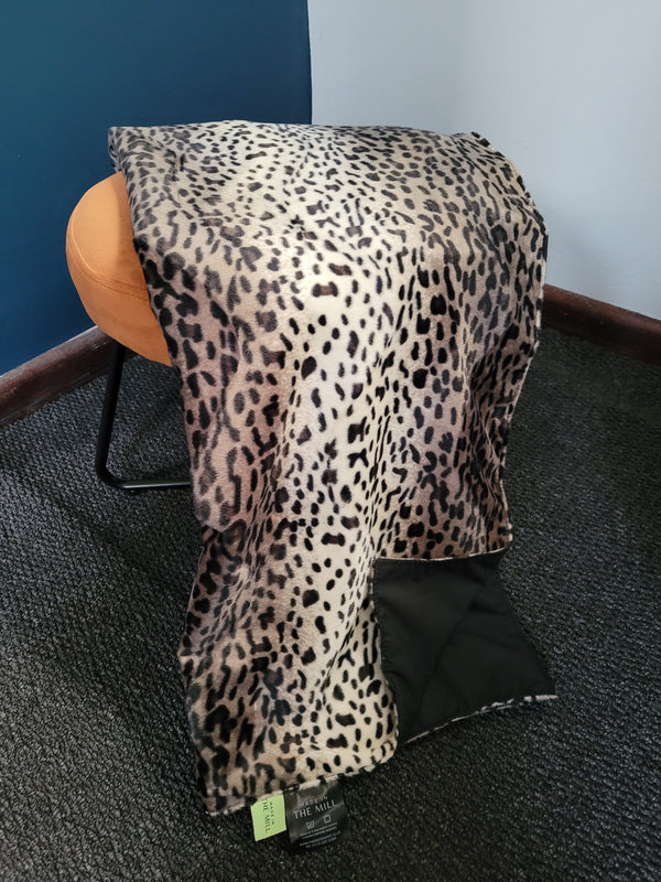 Water Resistant Cosy Fleece Blanket – Grey Cheetah Print