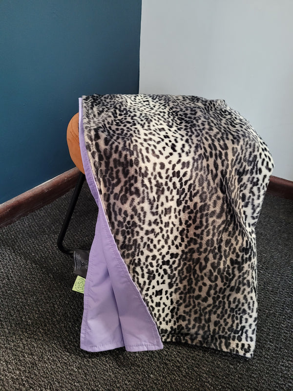Water Resistant Cosy Fleece Blanket – Grey Cheetah Print