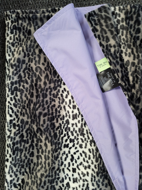 Water Resistant Cosy Fleece Blanket – Grey Cheetah Print