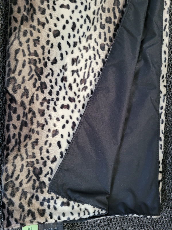 Water Resistant Cosy Fleece Blanket – Grey Cheetah Print